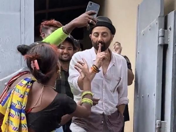Fans-Troll-Sunny-Deol