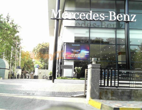 Hyderabad-30%-Of-Benz-Car-Buyers-Are-Women