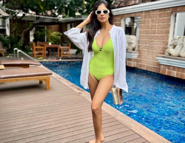 Malavika Mohanan Hot