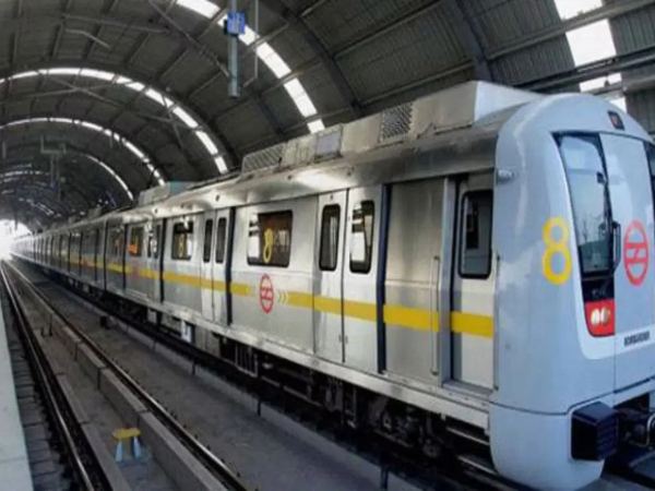 Man Masturbates On Girl In Metro