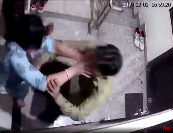 Man Strangles Helpful Woman In Viral Video