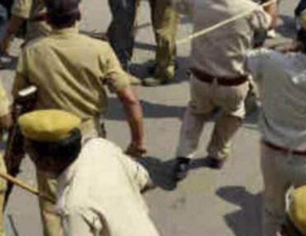 Police Vs Lawyer In Intense Mass Fight