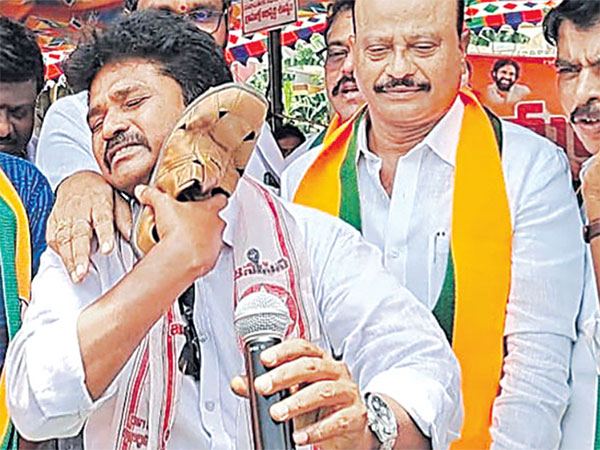Sarpanch Slaps Himself