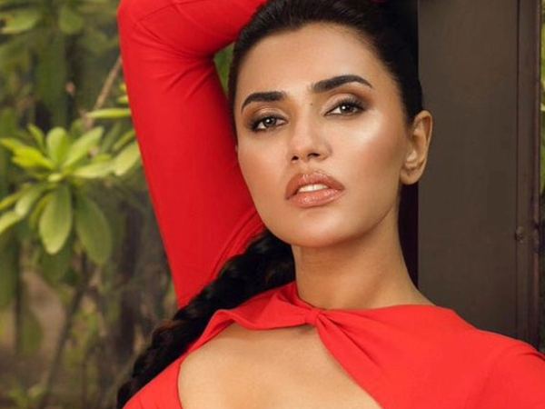 Sexy Curves In Red Hot Dress