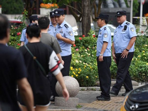 Shanghai-Police-Mass-Phones