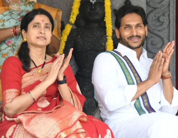 Delhi HC Notices To Jagan And YS Bharathi
