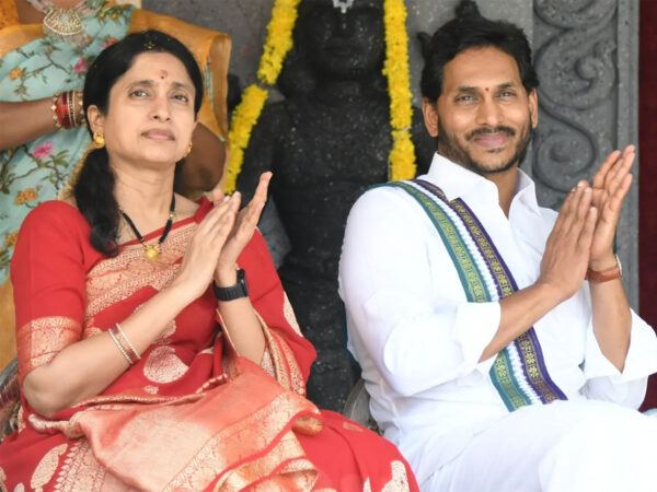 Delhi HC Notices To Jagan And YS Bharathi