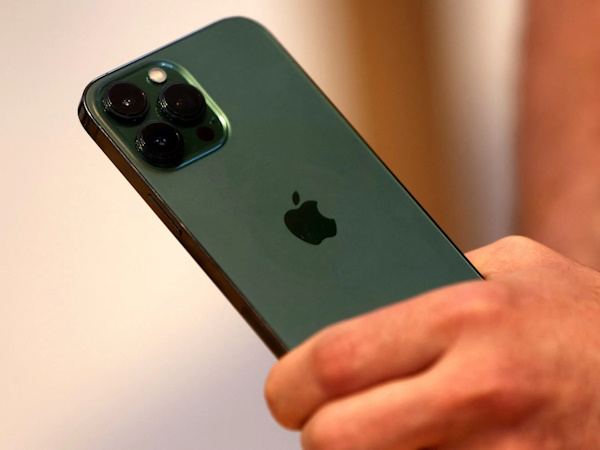 China-Racist-Attacks-iPhone