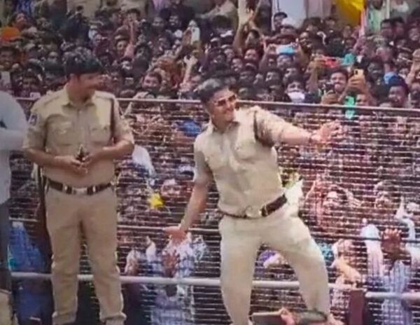 Hyderabad Cop's Superhit Dance On Ganesh Nimajjan