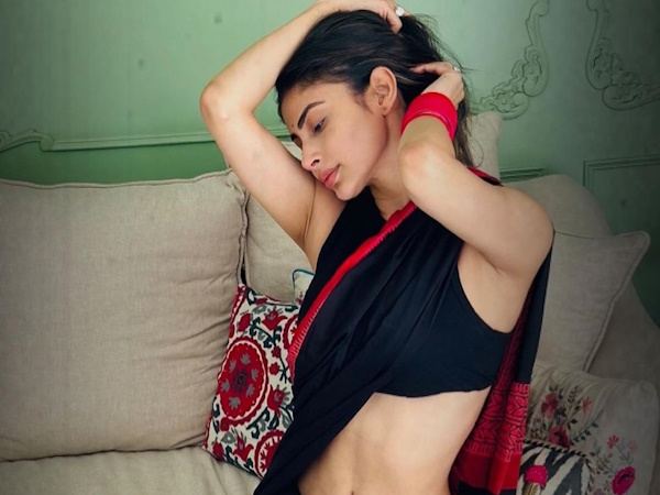 Mouni-Roy-Black-Saree