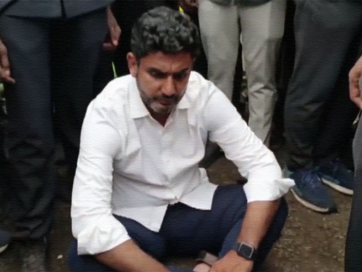 Nara-Lokesh-Stopped-By-The-Police