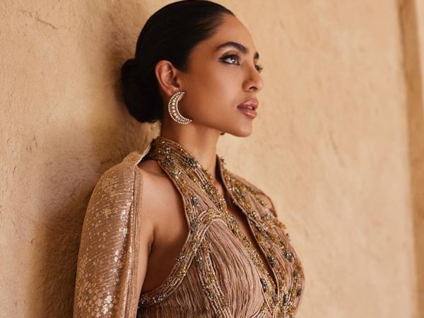 Sobhita-Dhulipala-Red