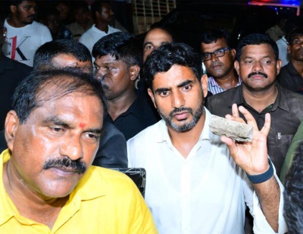 Stone Pelting At Nara Lokesh Yuva Galam Padayatra