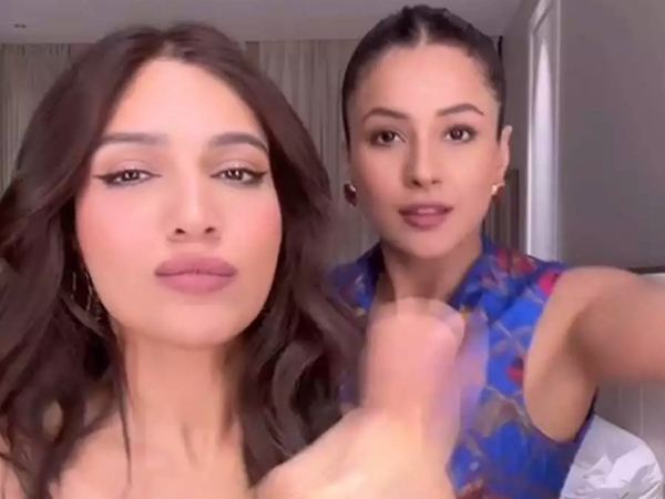 Tempting Dance In Sexy Outfit