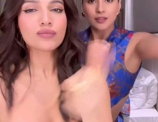 Tempting Dance In Sexy Outfit