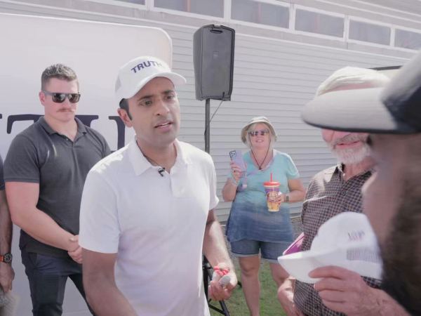 US Presidential Candidate Campaigns In Tamil!