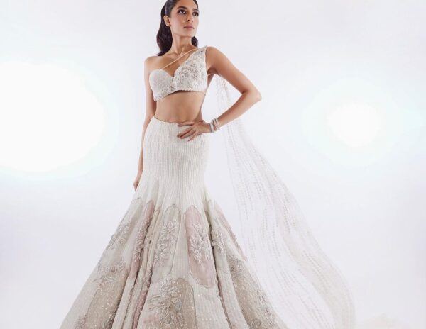 Hottie's Divine White Look