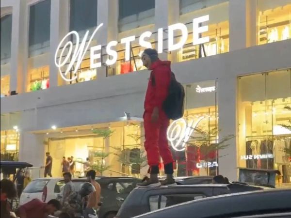 Money Shower In Jaipur! Money Heist Style