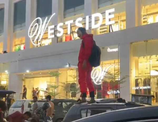 Money Shower In Jaipur! Money Heist Style