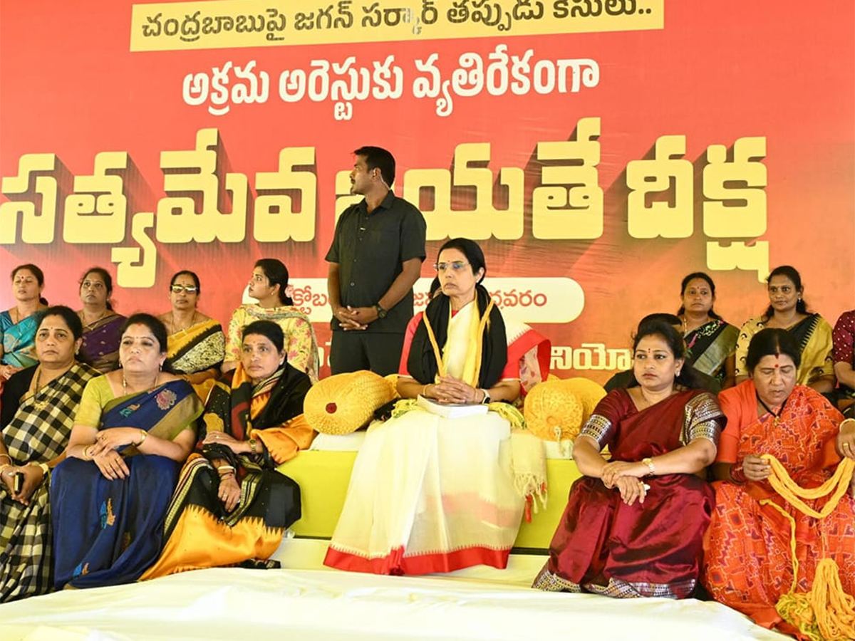Nara-Bhuvaneshwari-TDP-Deeksha