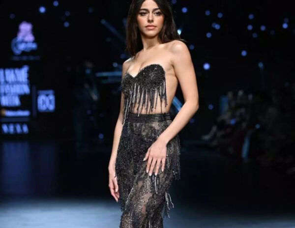 Sexy Rampwalk Of Actress