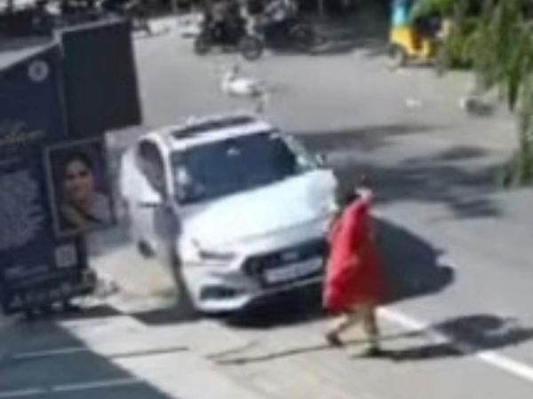 Video Speedy Car Runs Over A Woman