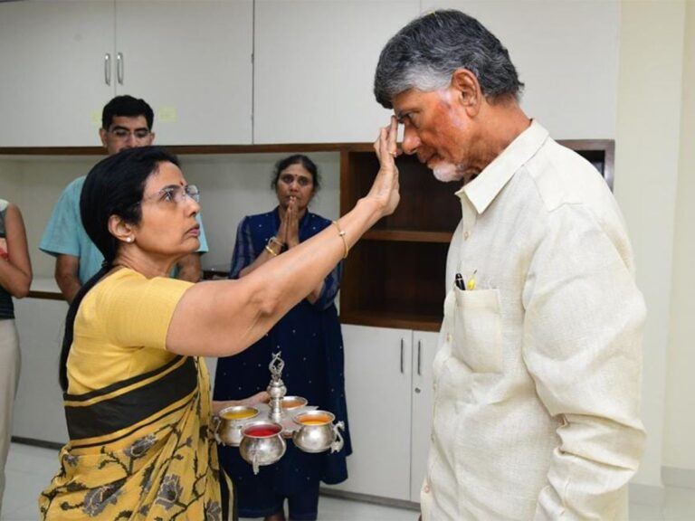 Chandrababu-Naidu-at-Home