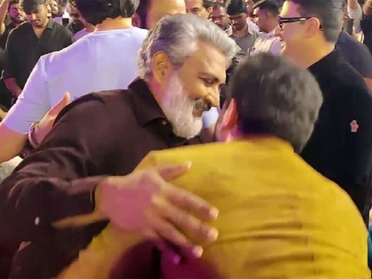 Ranbir Touches Rajamouli Feet