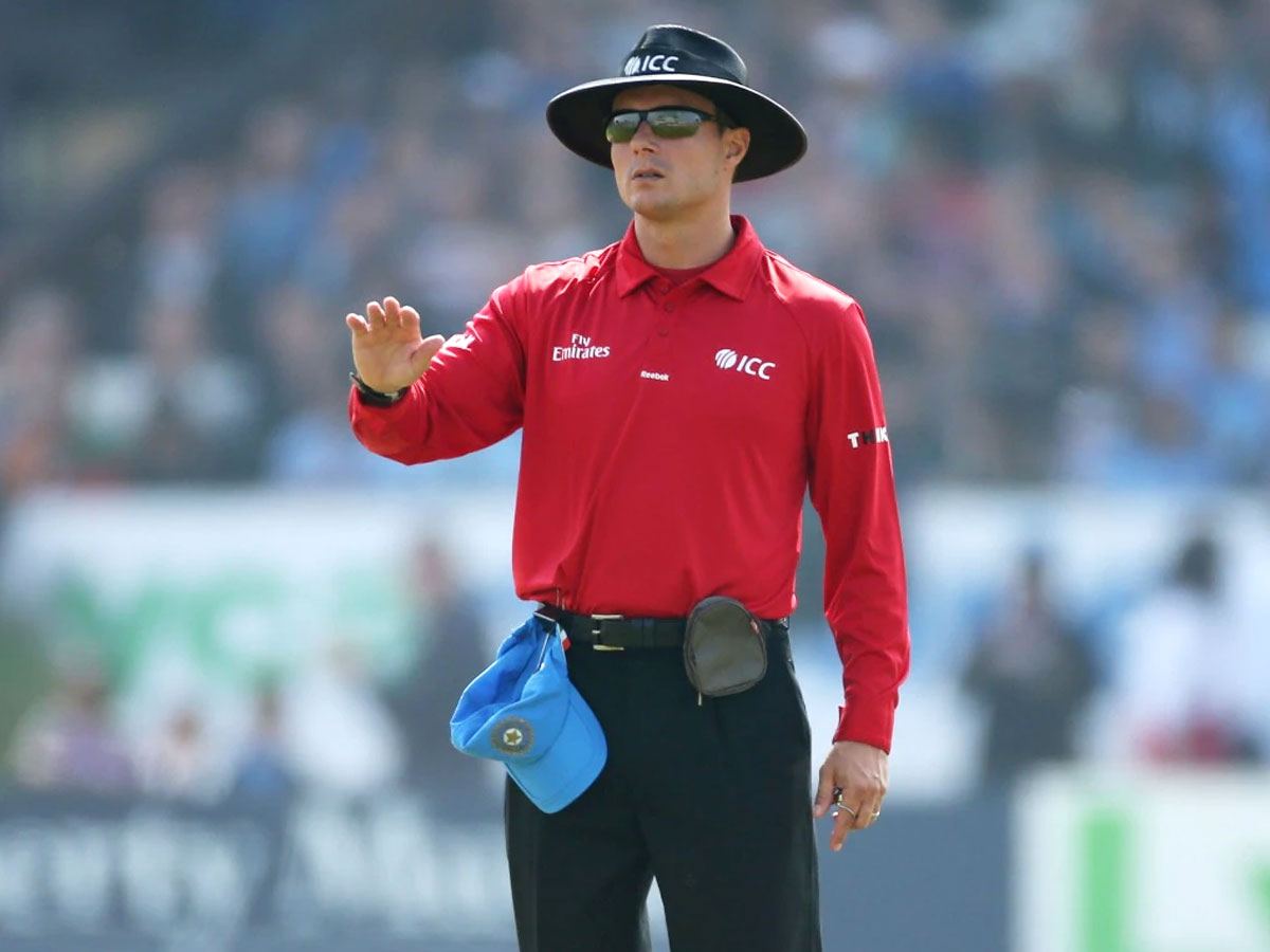 Umpire Richard Kettleborough