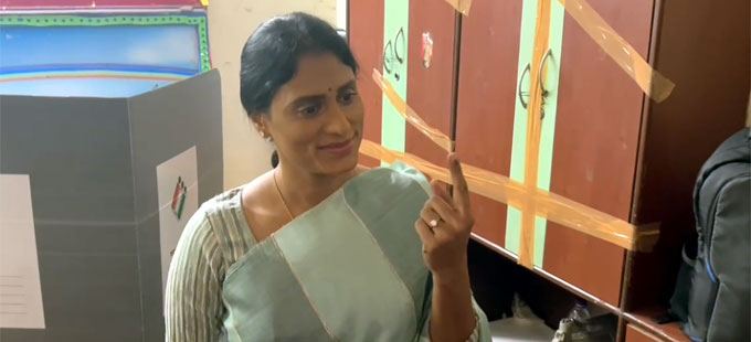 YS Sharmmila Casted Her Vote