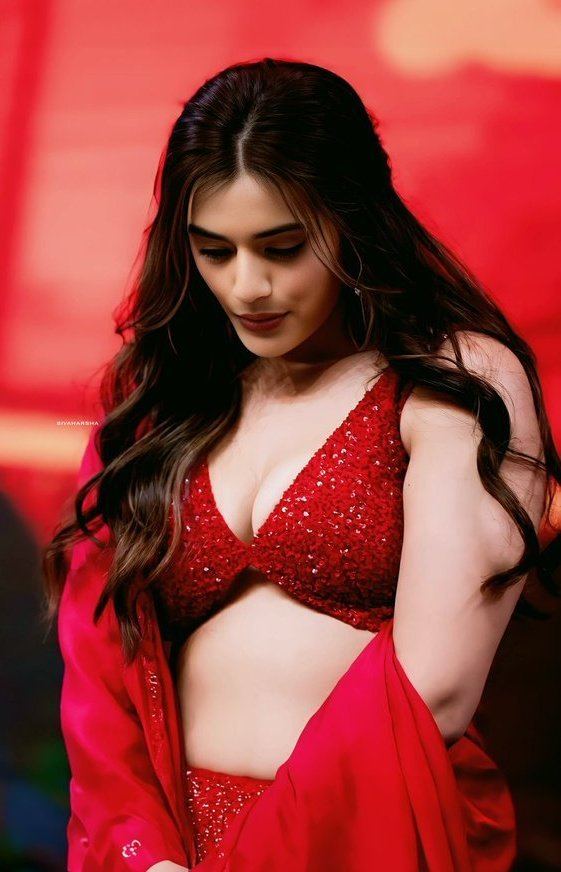 Divyansha Kaushik Heats up in Stunning Pics