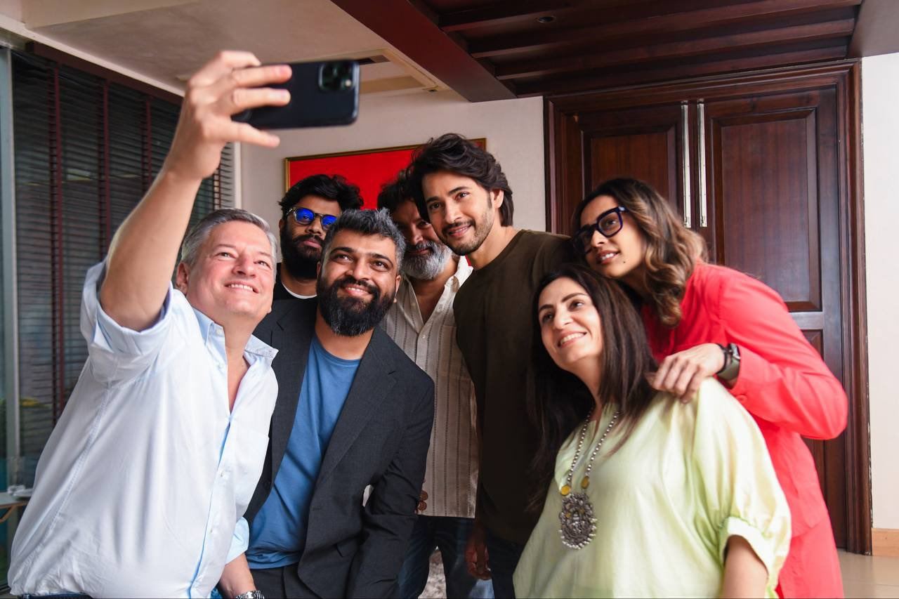 Photos: Netflix's CEO at Mahesh's Home