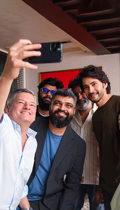 Photos: Netflix's CEO at Mahesh's Home