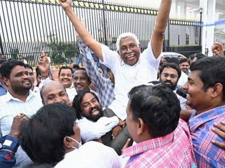 Telangana Secretariat Employees Grand Welcome To Kodandaram