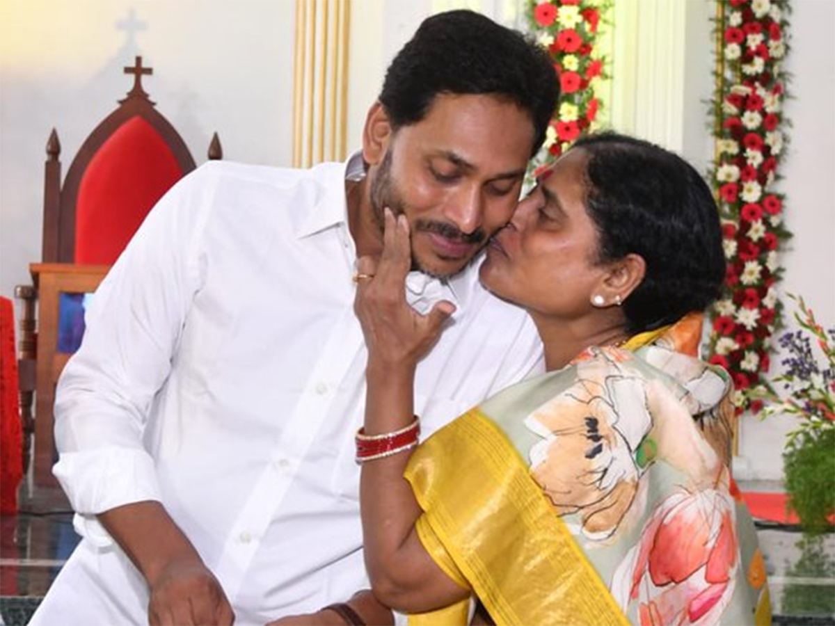 YS-Vijayamma-YS-Jagan