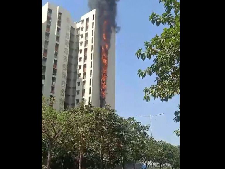 Big Fire In Mumbai Building