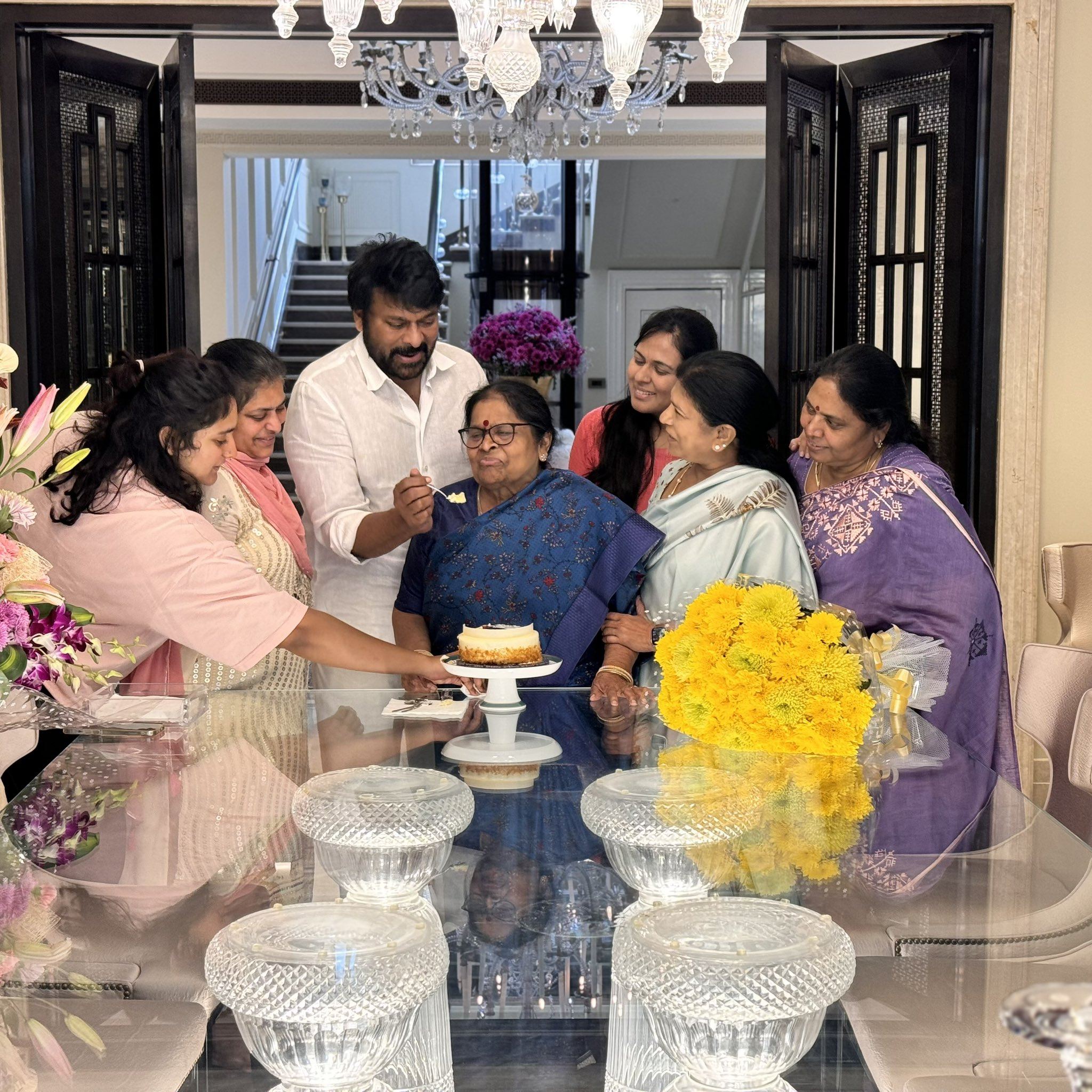 Chiranjeevi Celebrates Mother’s Birthday at Home