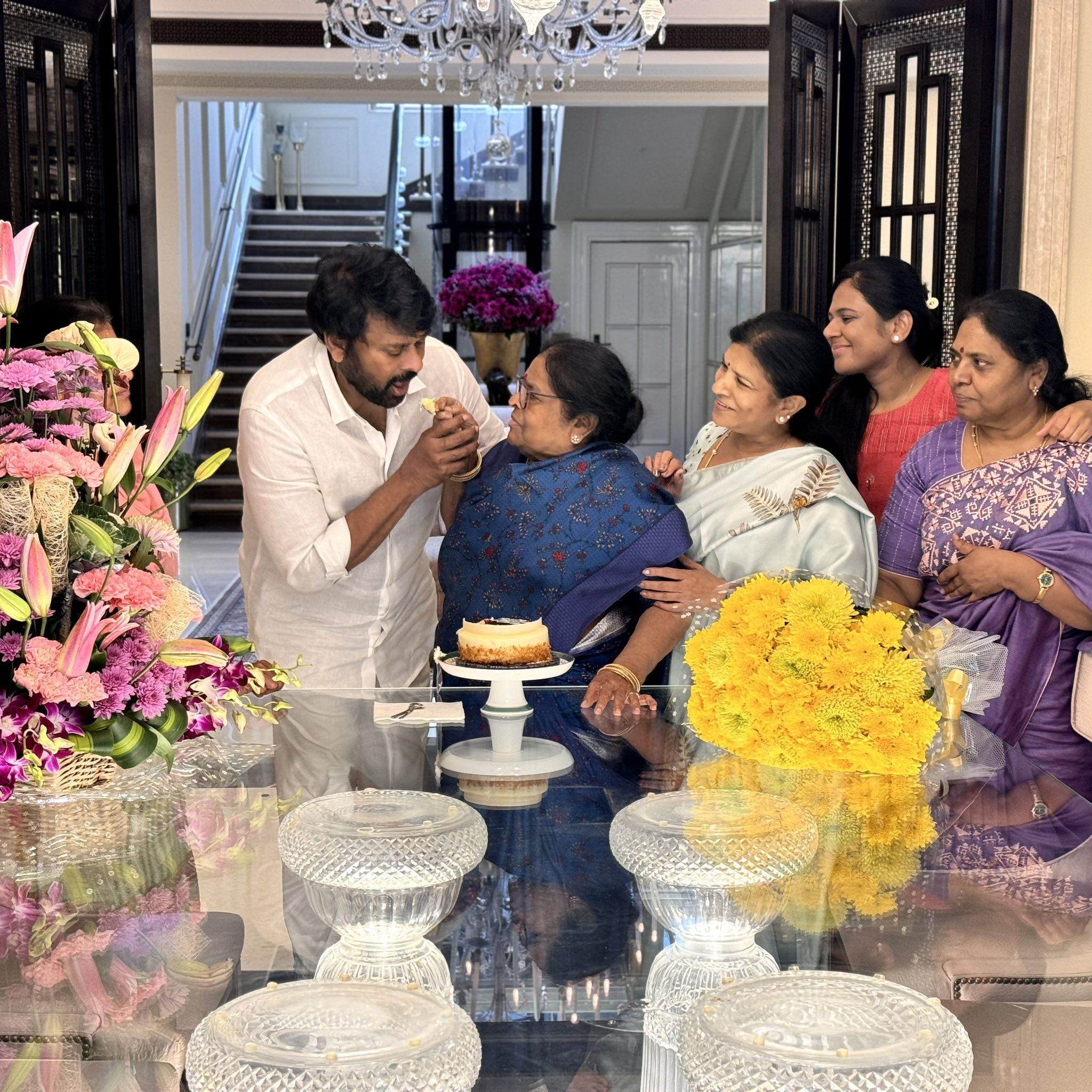 Chiranjeevi Celebrates Mother’s Birthday at Home