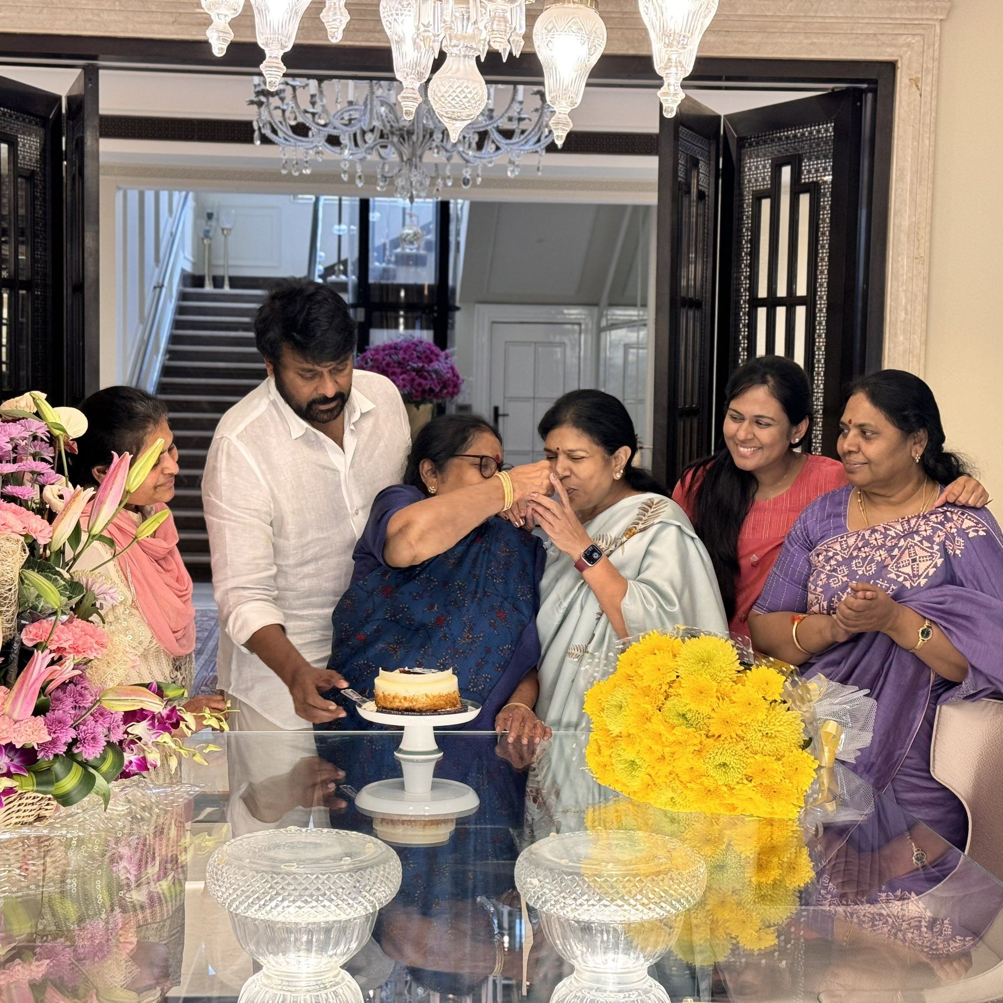 Chiranjeevi Celebrates Mother’s Birthday at Home