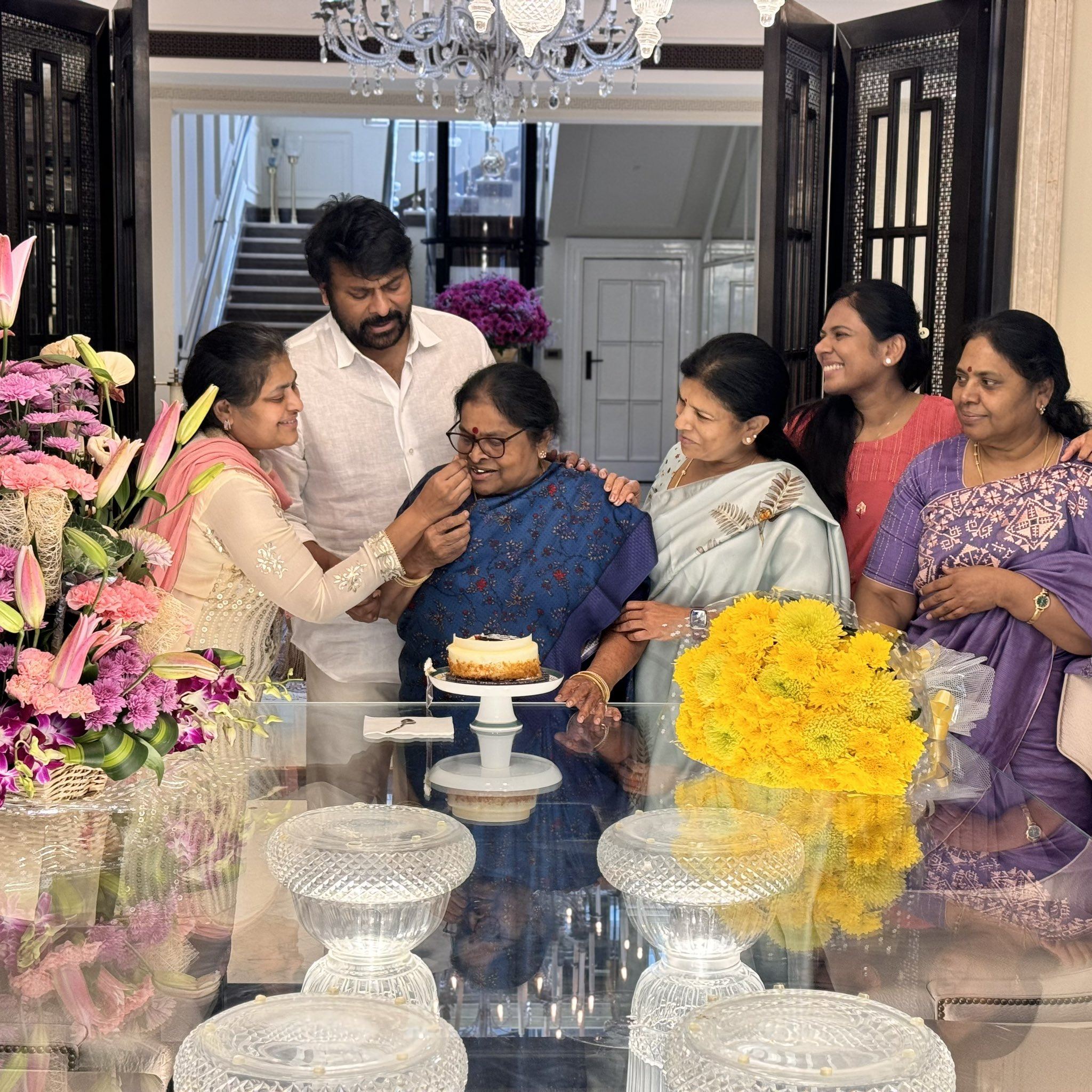 Chiranjeevi Celebrates Mother’s Birthday at Home