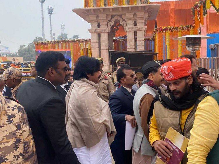 Chiranjeevi, Pawan Kalyan & Ram Charan @ Ayodhya Ram Mandir