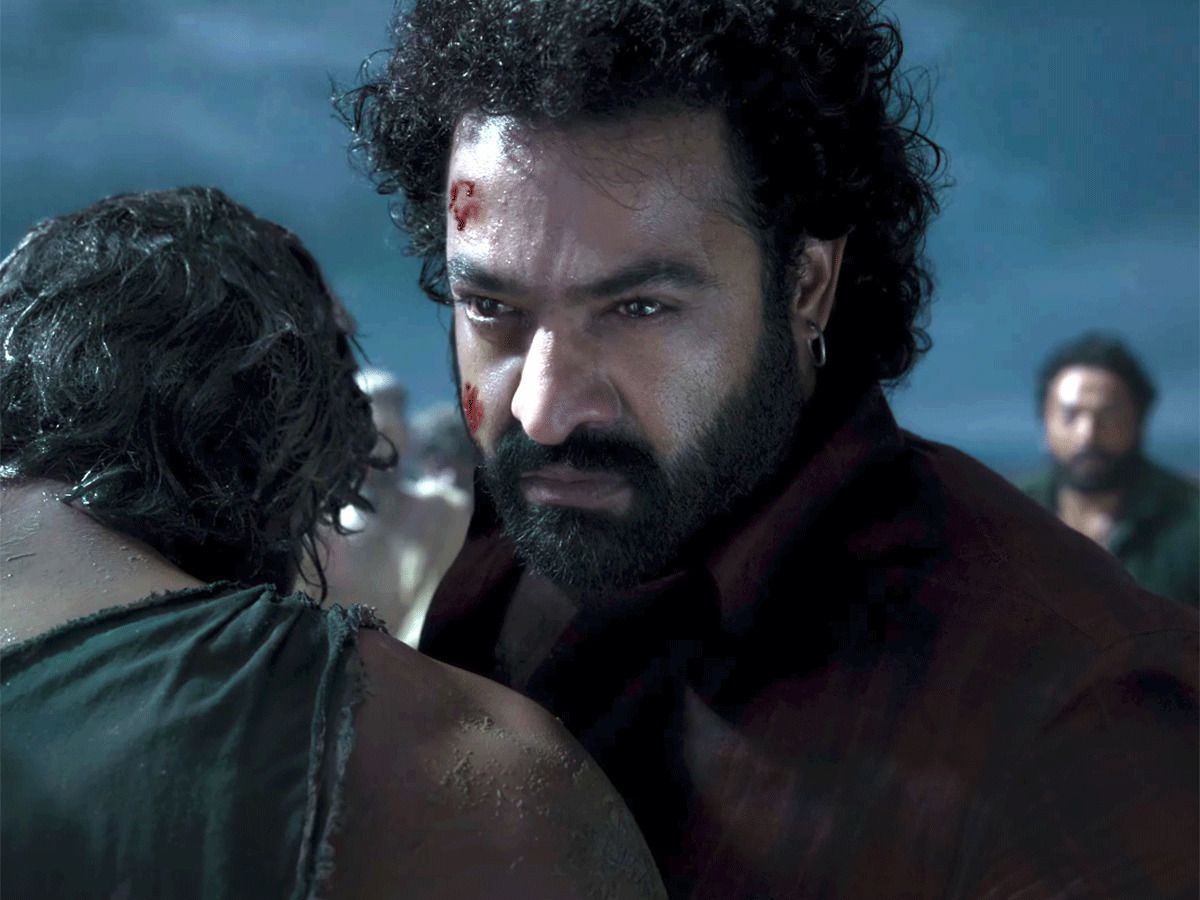 దేవర: "చిన్న గ్లిఫ్స్ - పెద్ద వైలెన్స్".!