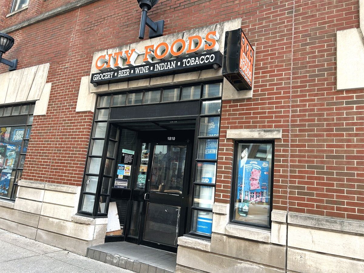 Indian Shopkeeper's U.S. Struggle