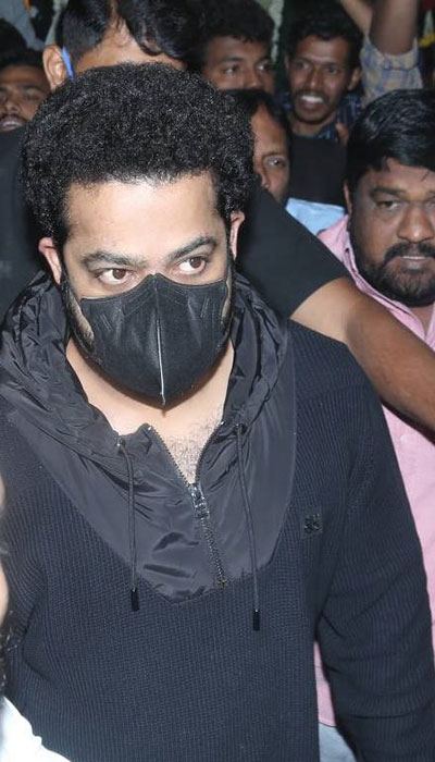 Jr-NTR-and-Kalyan-Ram-Pay-Tribute-to-Legendary-NTR