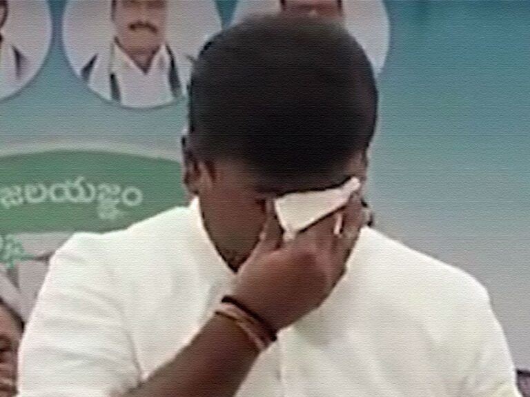Minister-Gudivada-Amarnath-Crying-On-Stage