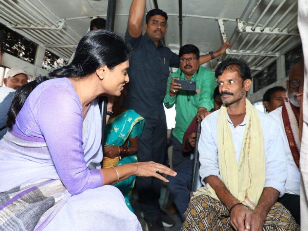 YS Sharmila Travelled In APSRTC Bus From Palasa to Ichapuram