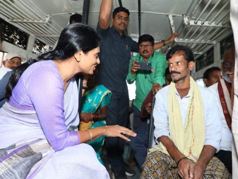 YS Sharmila Travelled In APSRTC Bus From Palasa to Ichapuram