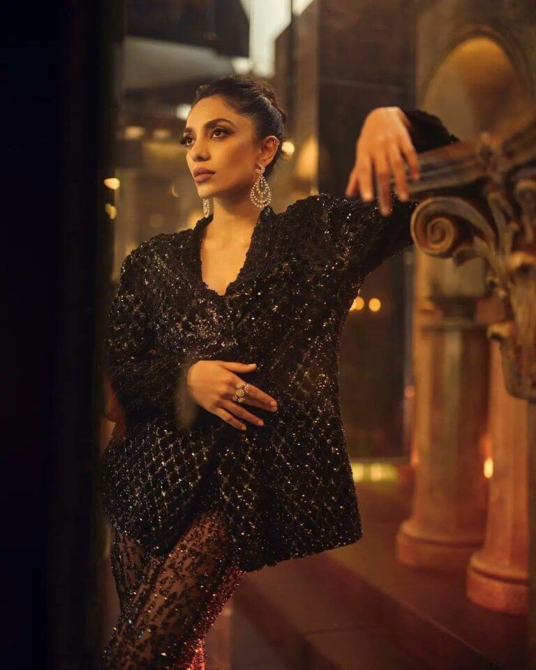 Pic Talk: Hot Sobhita Dhulipala In Black