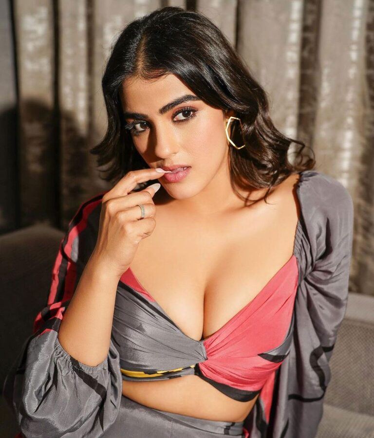 Kavya Thapar Hot