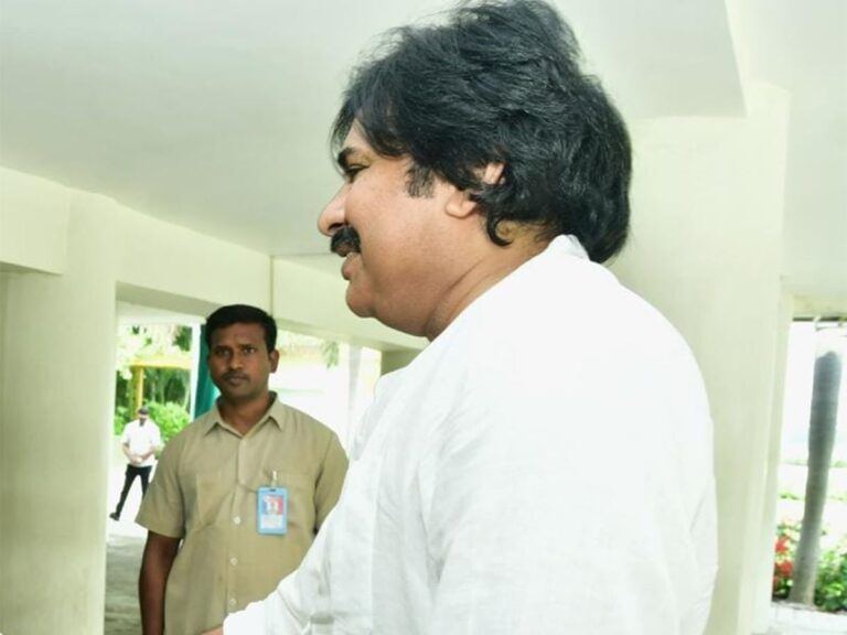 Pawan-Kalyan-Self-Drive